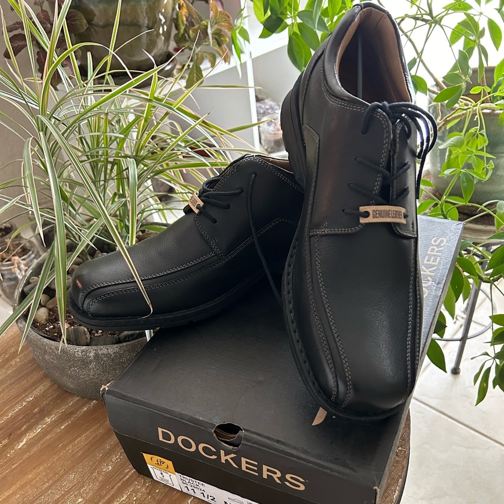 Dockers leather men’s shoes.